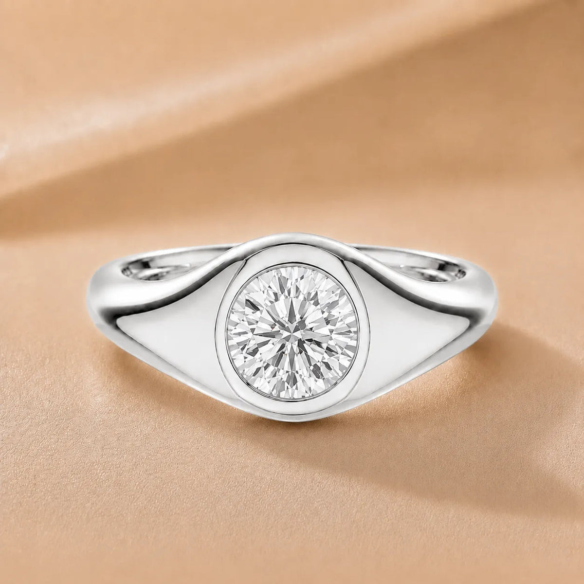 The Modern Heirloom Ring – Round (925 Sterling Silver)