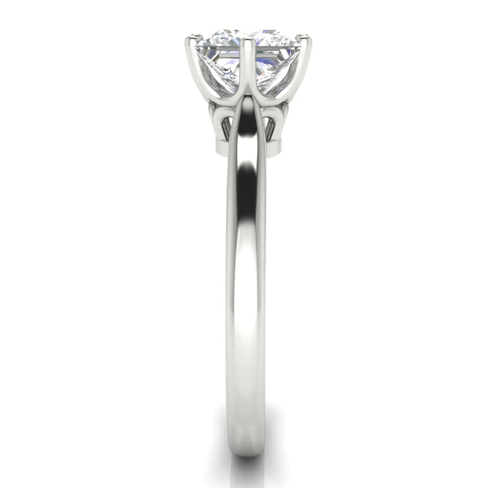 Romantic Solitaire Ring with Timeless Design